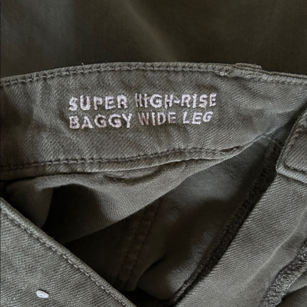 American Eagle | Super High Rise Baggy Wide Leg Olive Green Pants | 10 Short - Picture 4 of 5